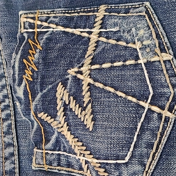 VINTAGE EXCLUSIVE MADISON BKE EMBROIDERED FRAYED-HEM DISTRESSED DENIM SKIRT - Picture 5 of 12